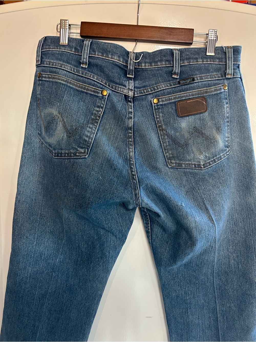 Broken In Wrangler Authentic Cowboy Cut Fit Jeans 32 x 32 dip can Well worn